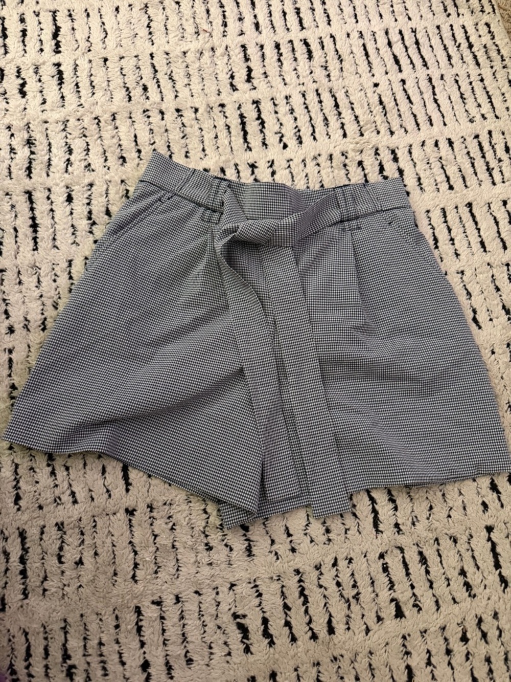 Nicole Miller Black and White High-Waist Tie-Belt Shorts